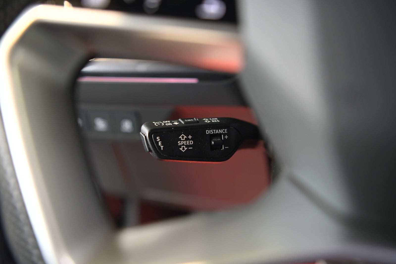Grå Audi Q4 e-tron fra 2022