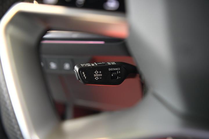 Grå Audi Q4 e-tron fra 2022