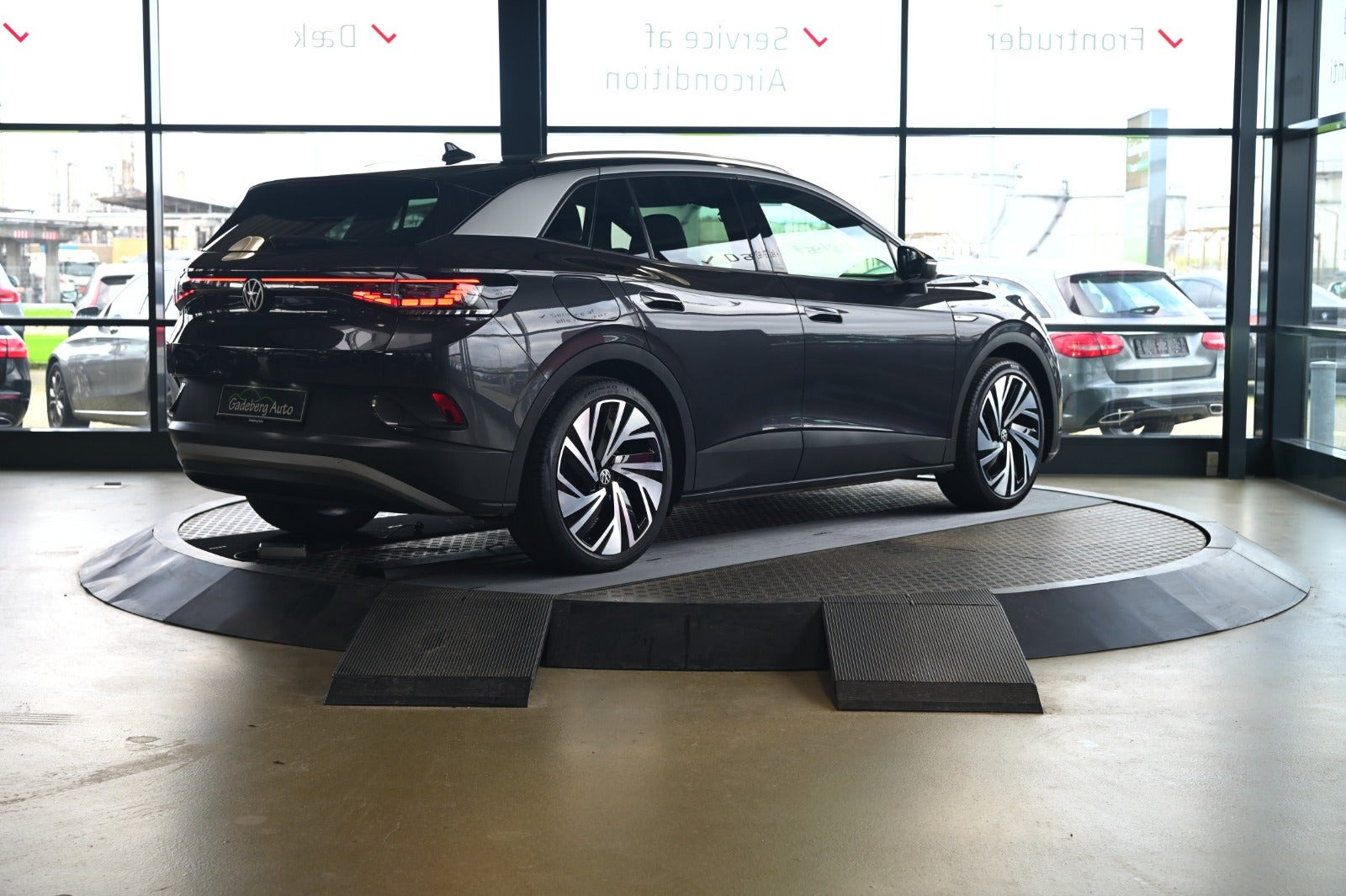Grå VW ID.4 fra 2021