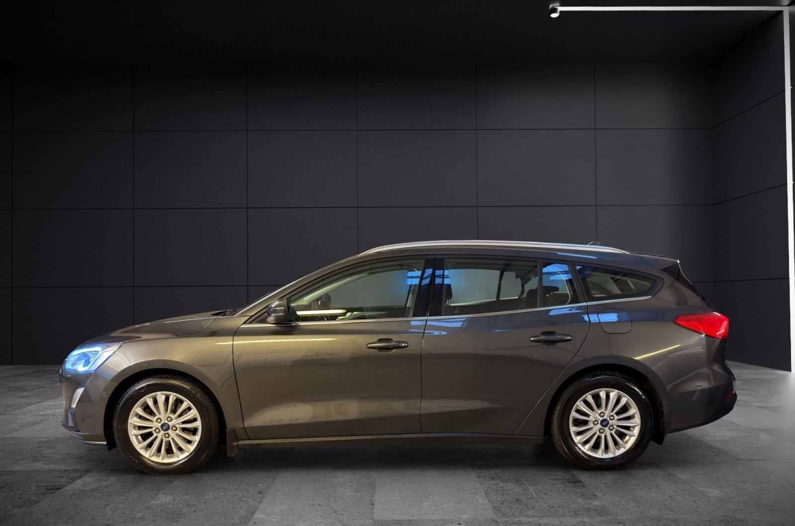 Grå Ford Focus fra 2019
