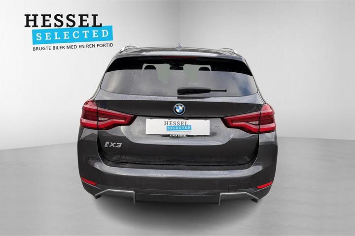 Grå BMW iX3 fra 2022