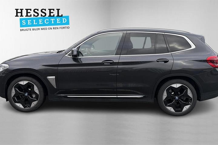 Grå BMW iX3 fra 2022