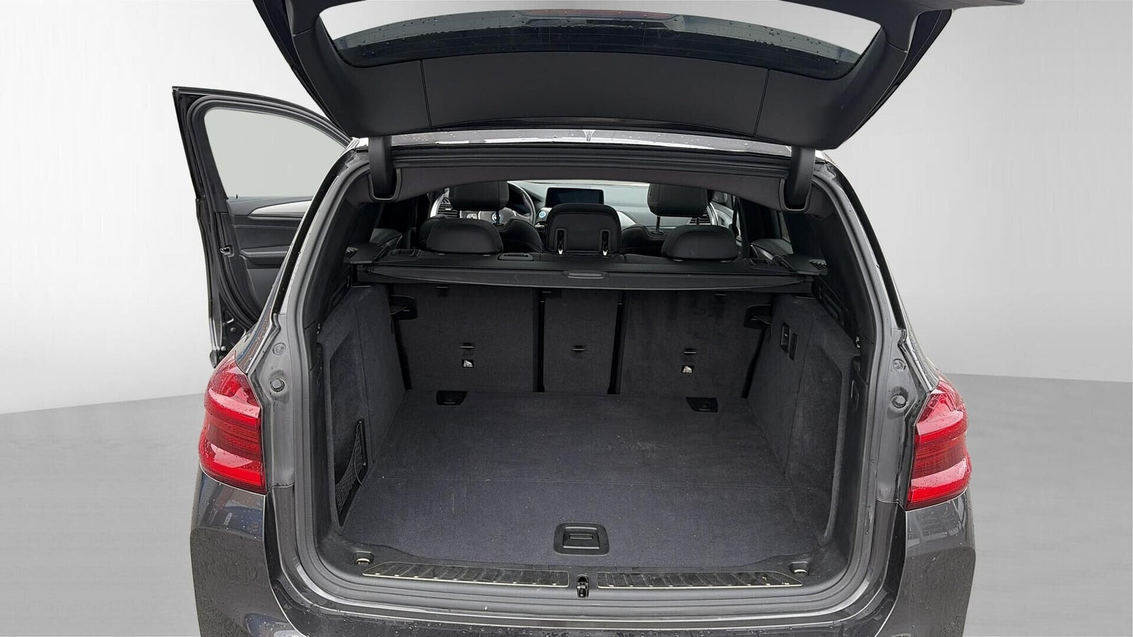 Grå BMW iX3 fra 2022