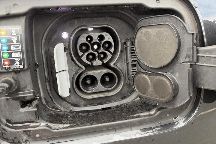 Grå BMW iX3 fra 2022