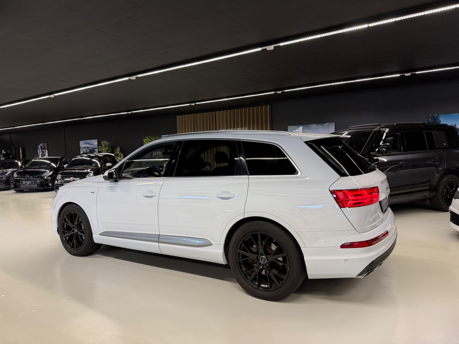 Hvid Audi Q7 fra 2016