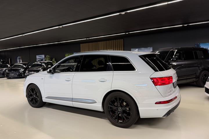 Hvid Audi Q7 fra 2016