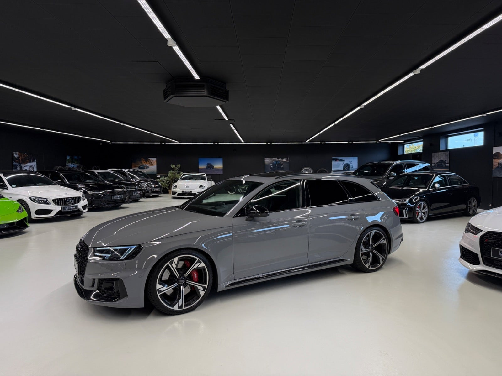 Sort Audi RS4 fra 2019