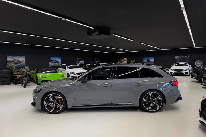Sort Audi RS4 fra 2019