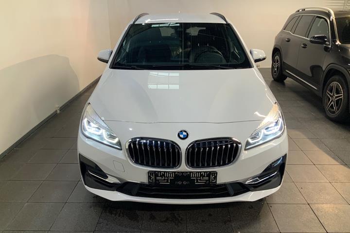 Hvid BMW 225xe fra 2019