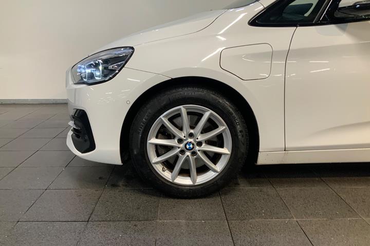 Hvid BMW 225xe fra 2019