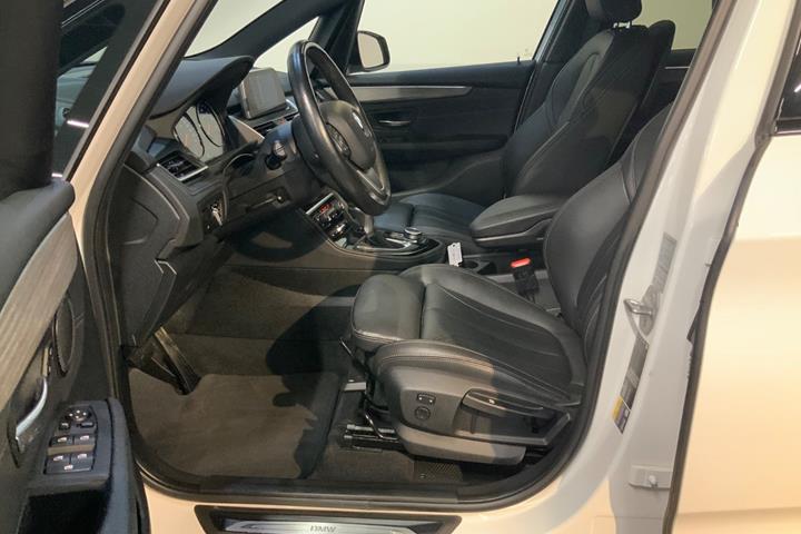 Hvid BMW 225xe fra 2019