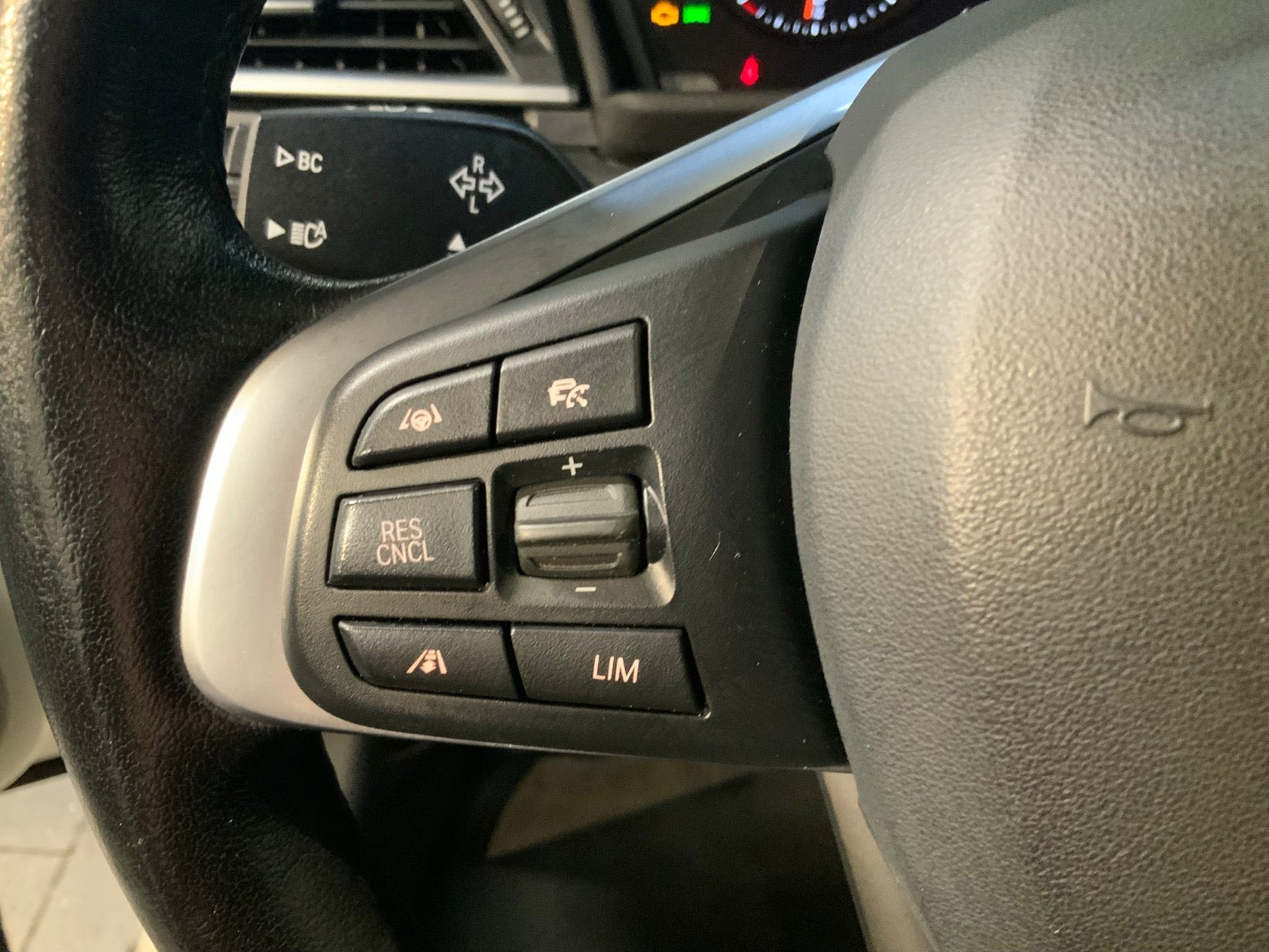 Hvid BMW 225xe fra 2019