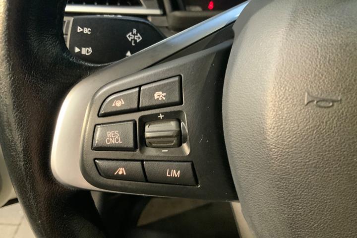 Hvid BMW 225xe fra 2019