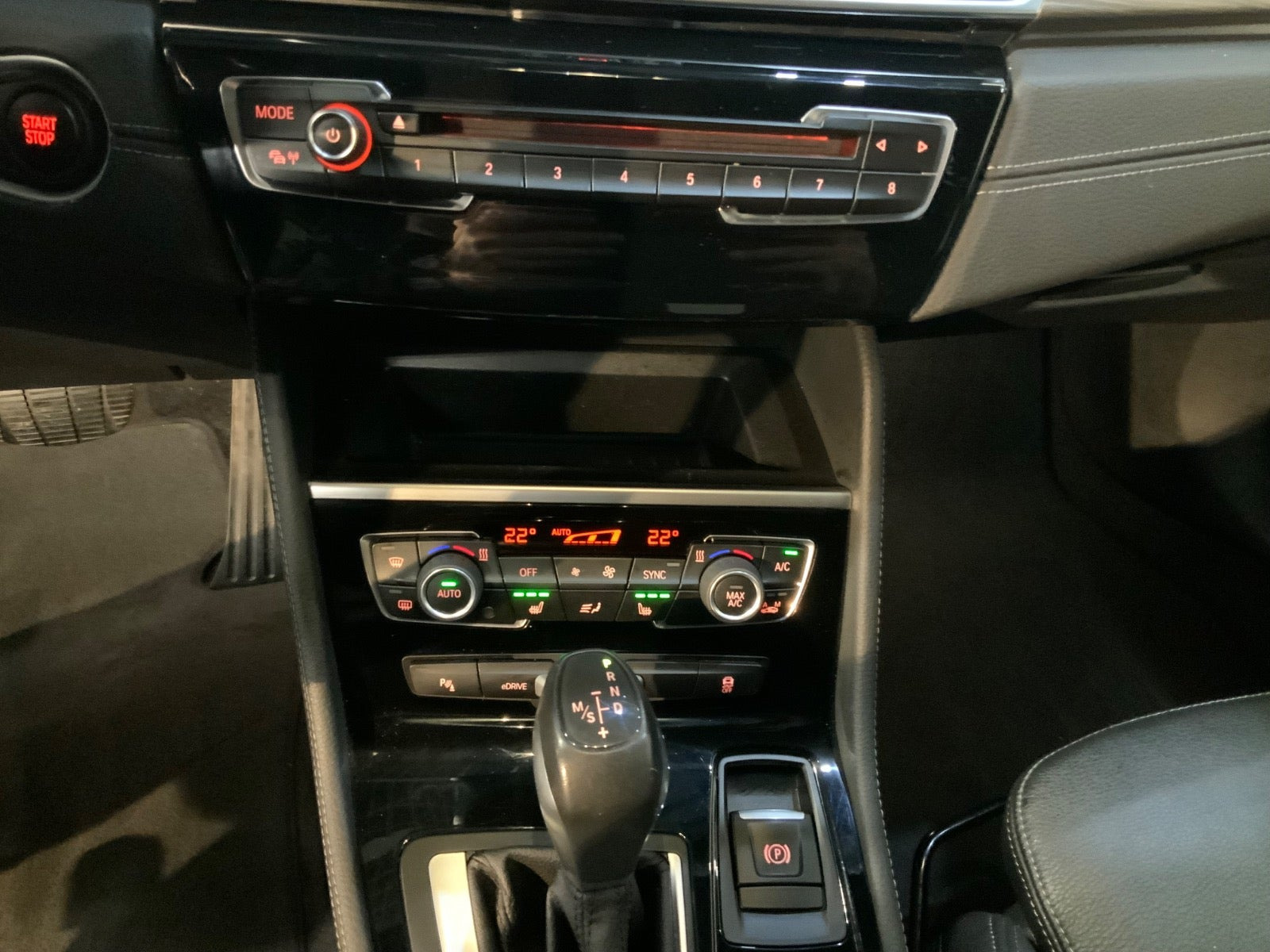 Hvid BMW 225xe fra 2019