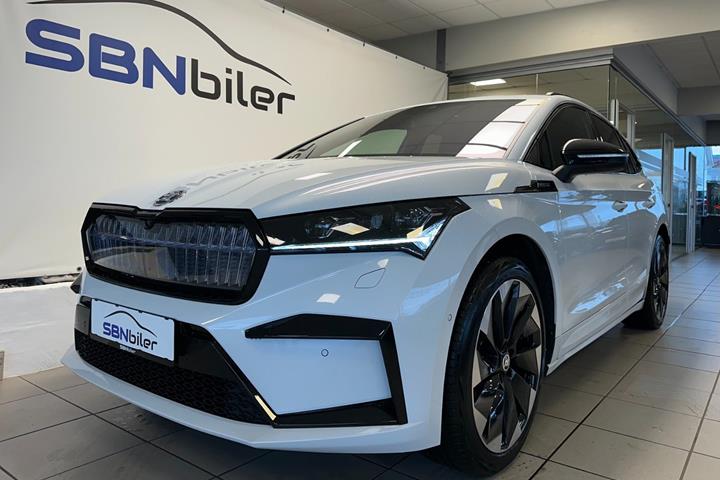 Hvid Skoda Enyaq fra 2023