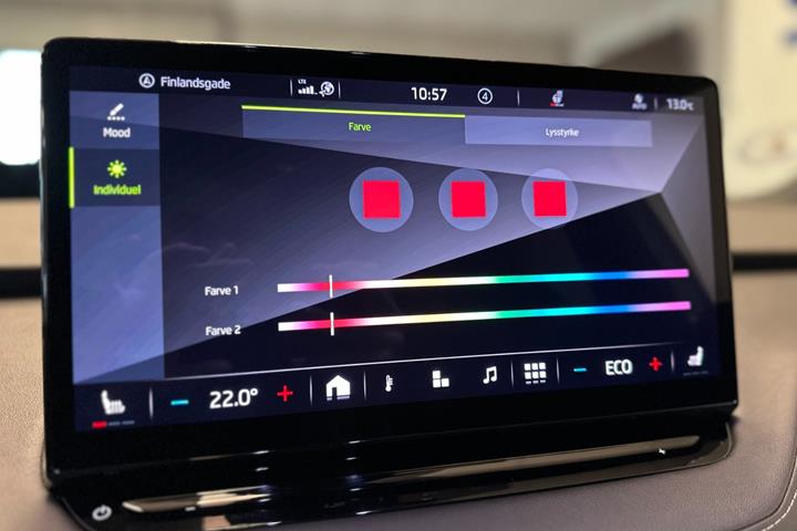 Hvid Skoda Enyaq fra 2023