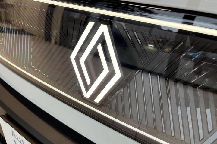 Hvid Renault 4 E-Tech fra 2026