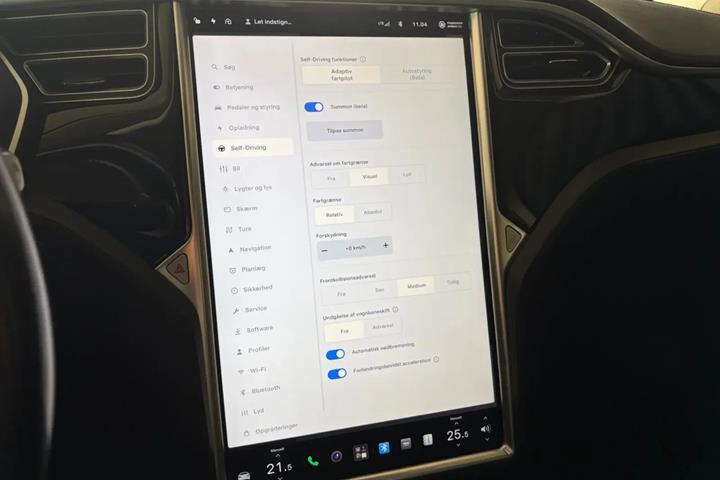 Sort Tesla Model S fra 2015