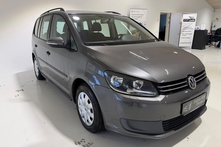 Grå VW Touran fra 2011