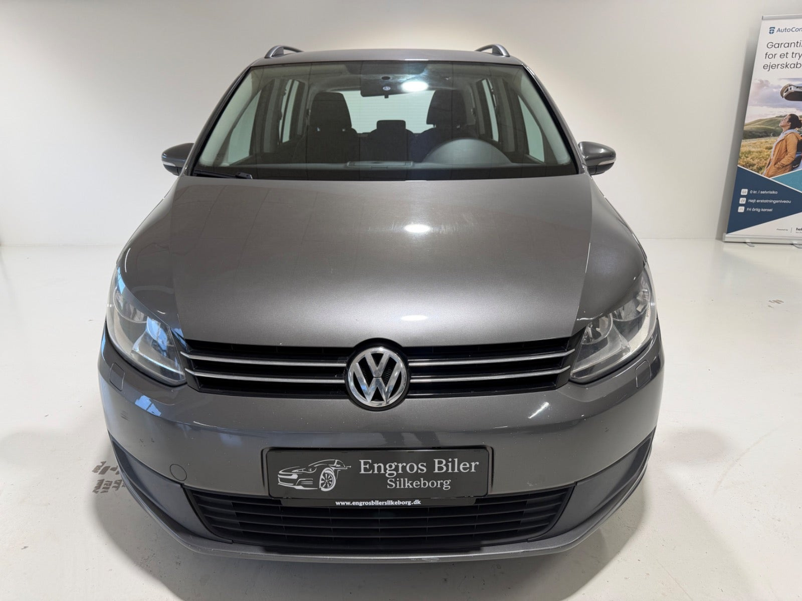 Grå VW Touran fra 2011