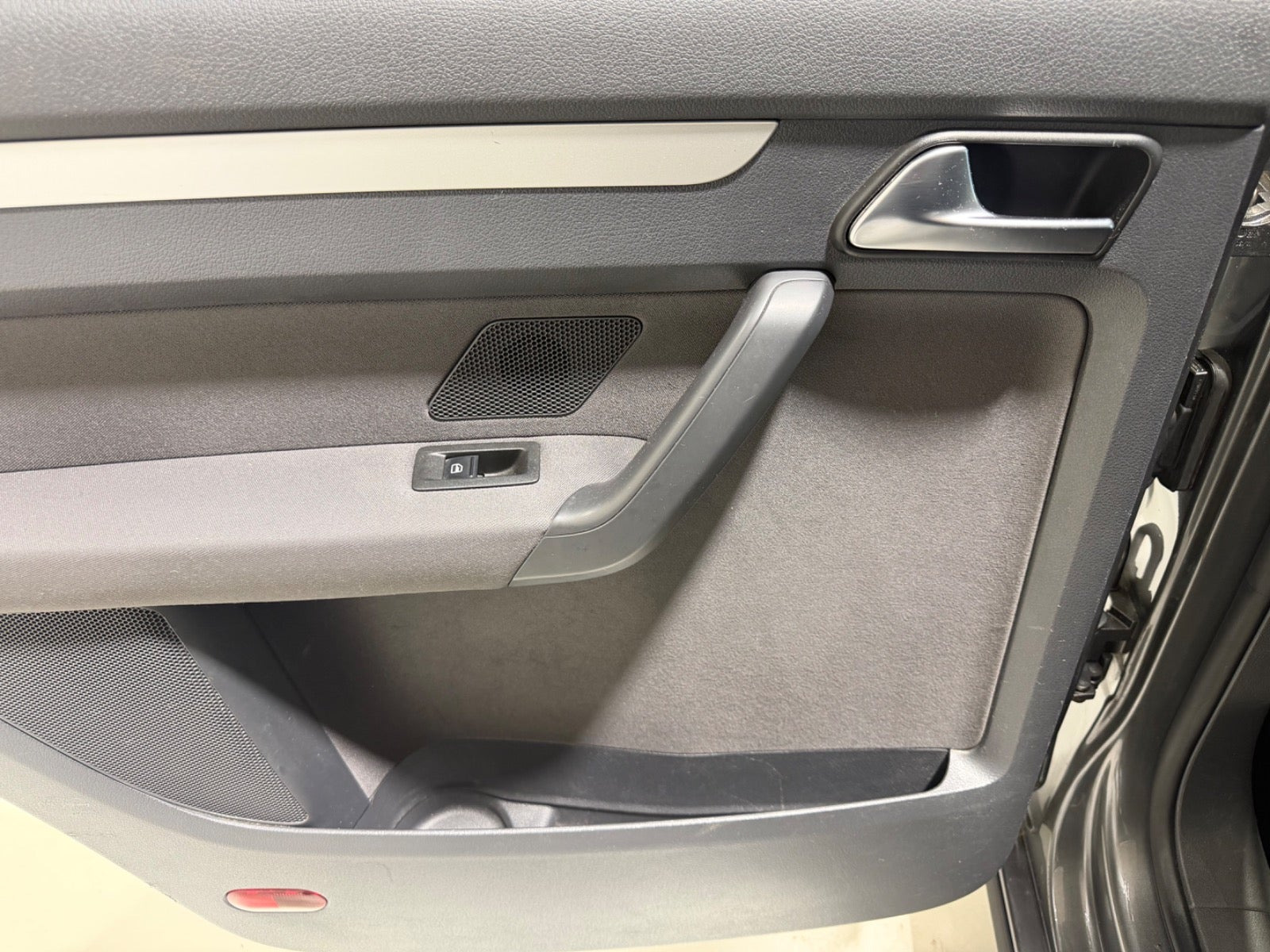 Grå VW Touran fra 2011