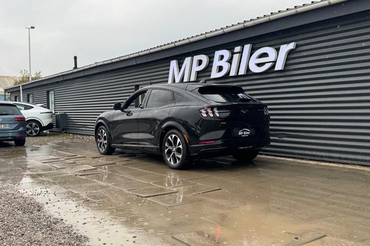 Sort Ford Mustang Mach-E fra 2024