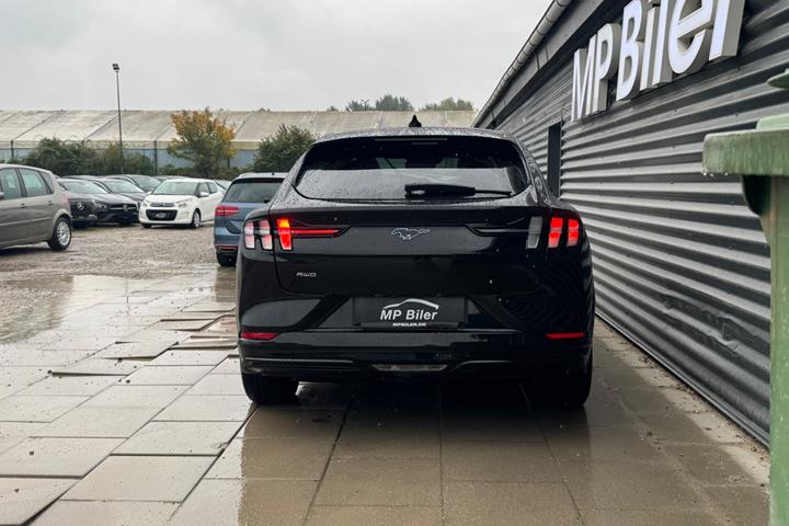 Sort Ford Mustang Mach-E fra 2024
