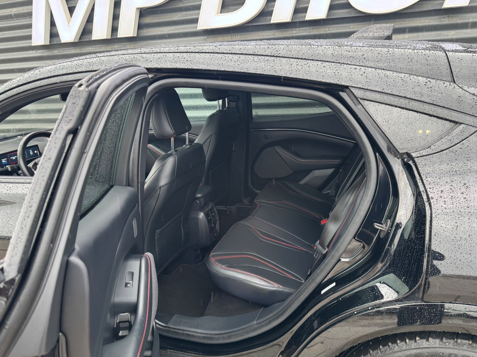 Sort Ford Mustang Mach-E fra 2024