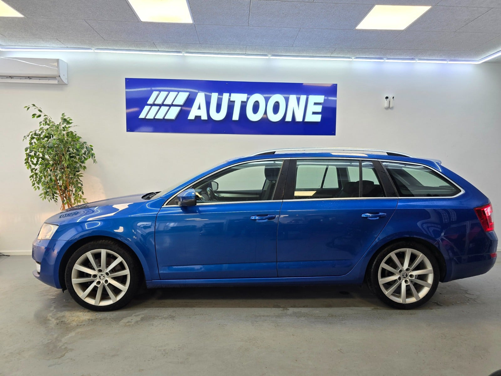 Blå Skoda Octavia fra 2014
