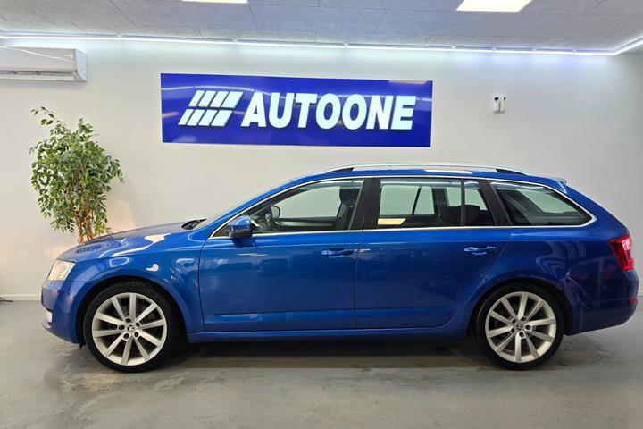 Blå Skoda Octavia fra 2014