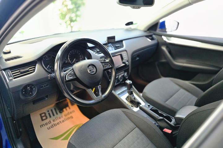 Blå Skoda Octavia fra 2014
