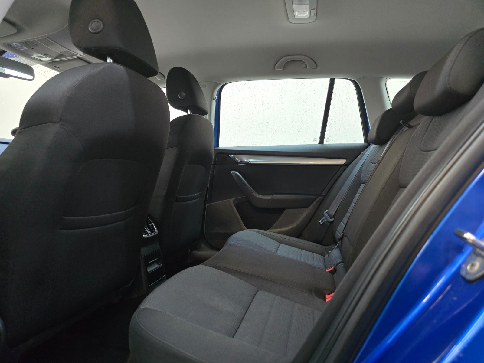 Blå Skoda Octavia fra 2014