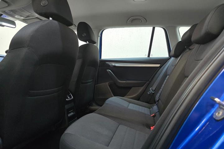 Blå Skoda Octavia fra 2014
