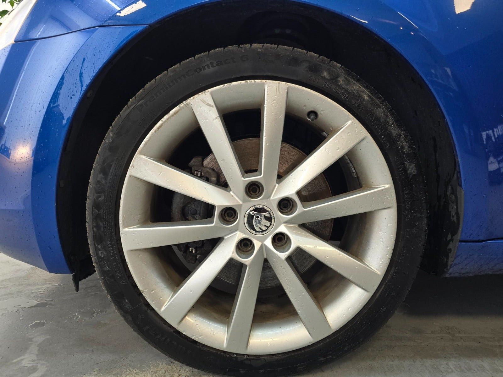 Blå Skoda Octavia fra 2014