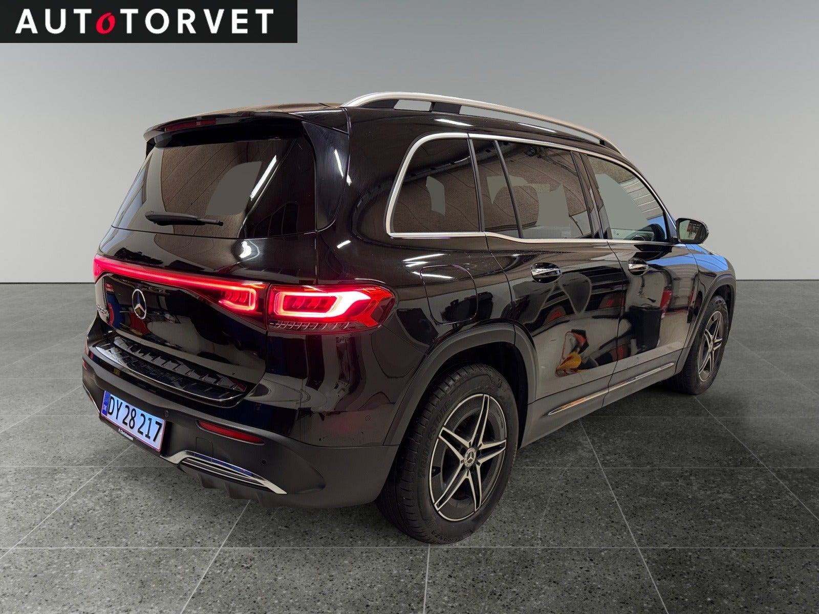 Sort Mercedes EQB250+ fra 2023