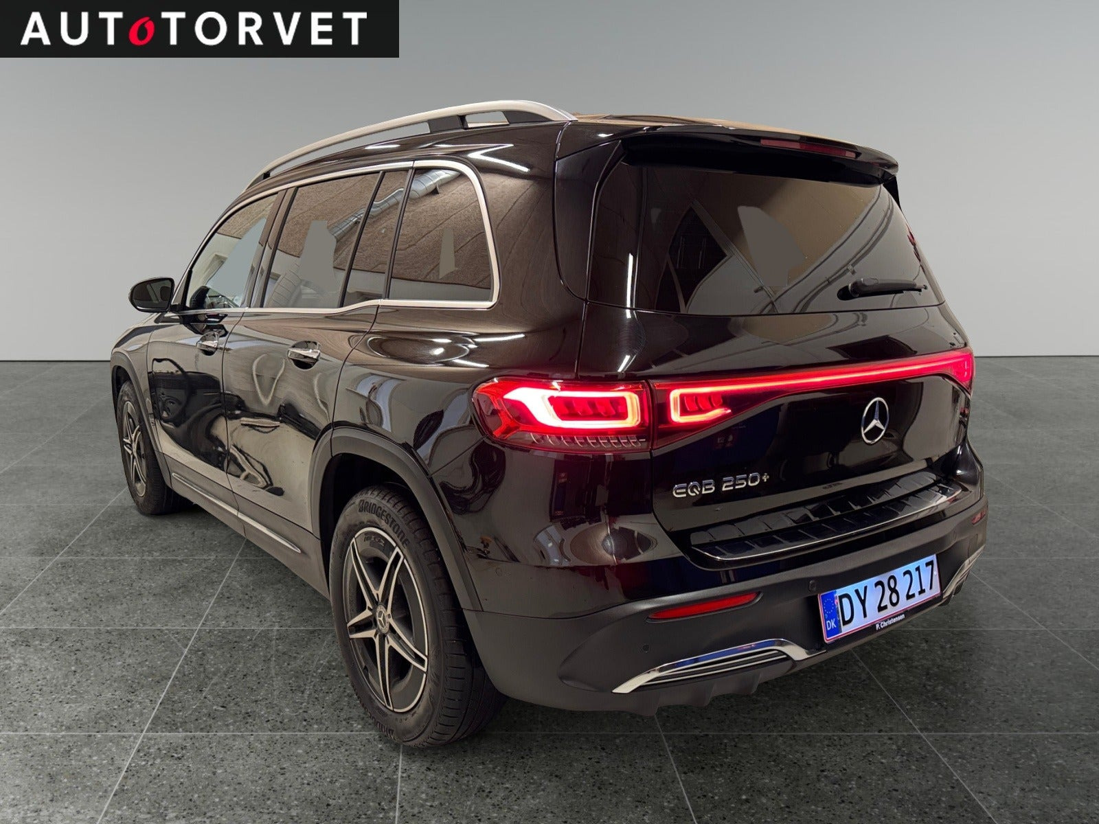 Sort Mercedes EQB250+ fra 2023
