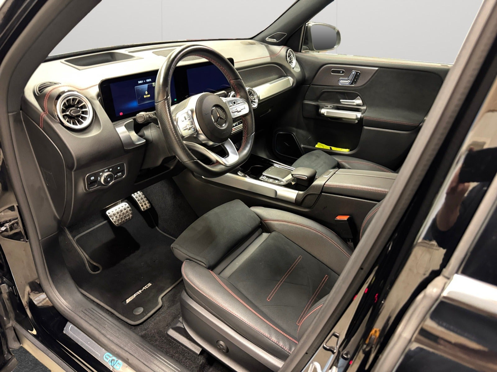 Sort Mercedes EQB250+ fra 2023