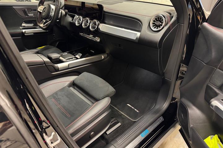 Sort Mercedes EQB250+ fra 2023