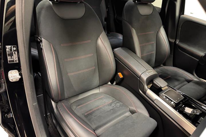 Sort Mercedes EQB250+ fra 2023