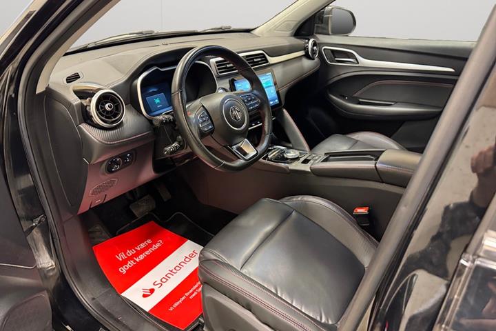 Sort MG ZS fra 2023