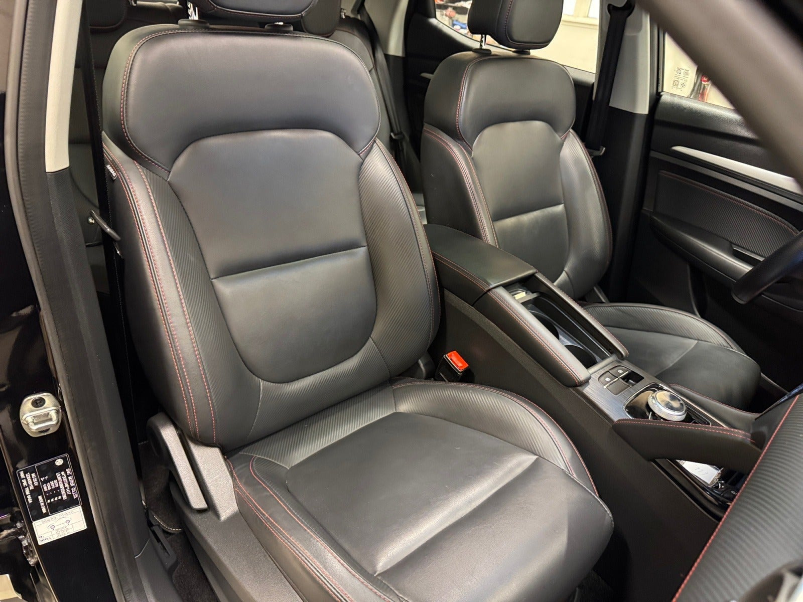 Sort MG ZS fra 2023
