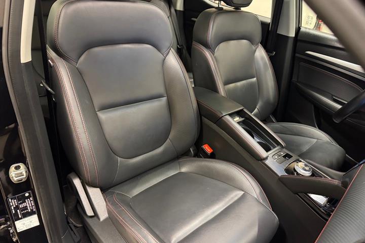 Sort MG ZS fra 2023