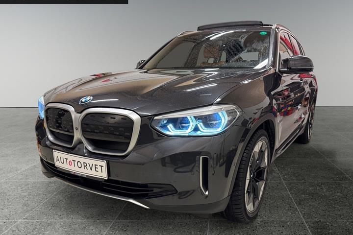 Grå BMW iX3 fra 2021