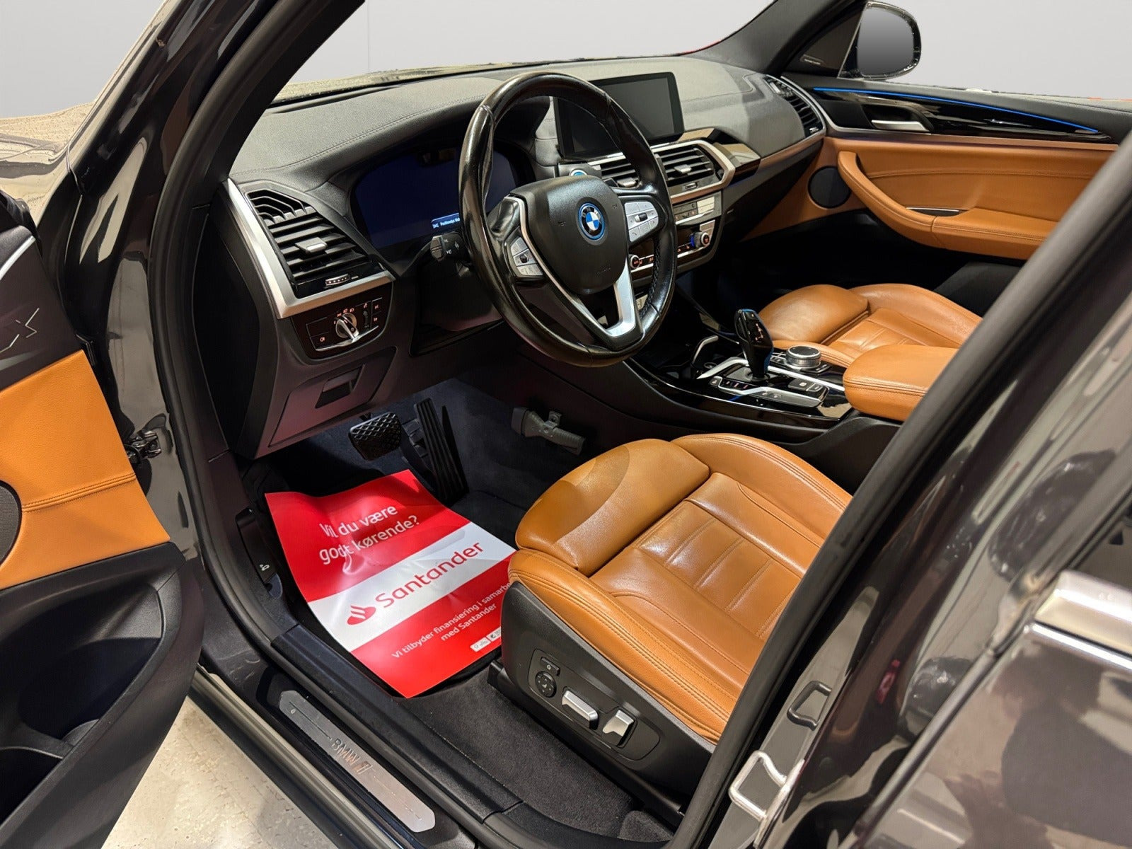 Grå BMW iX3 fra 2021