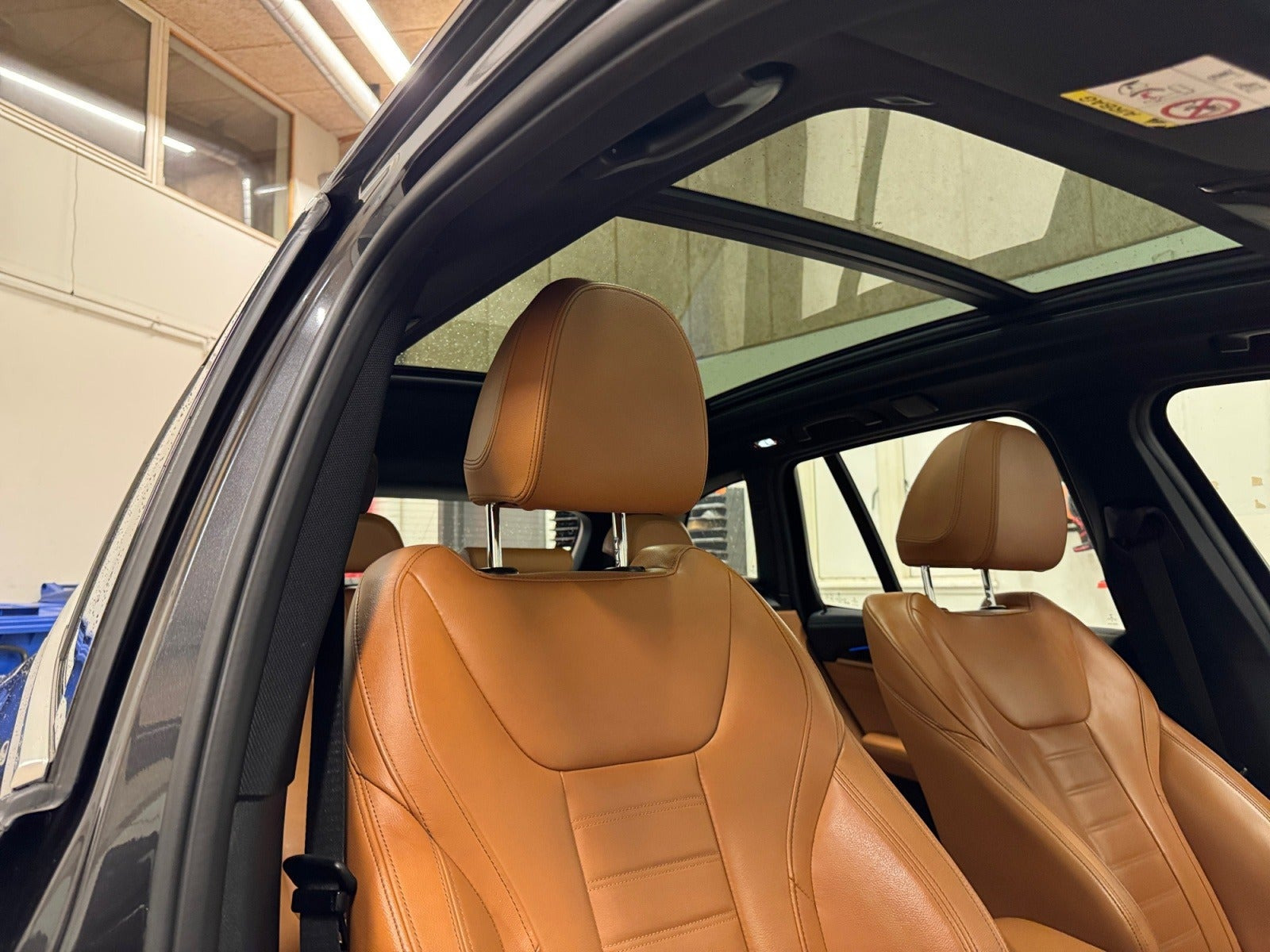 Grå BMW iX3 fra 2021