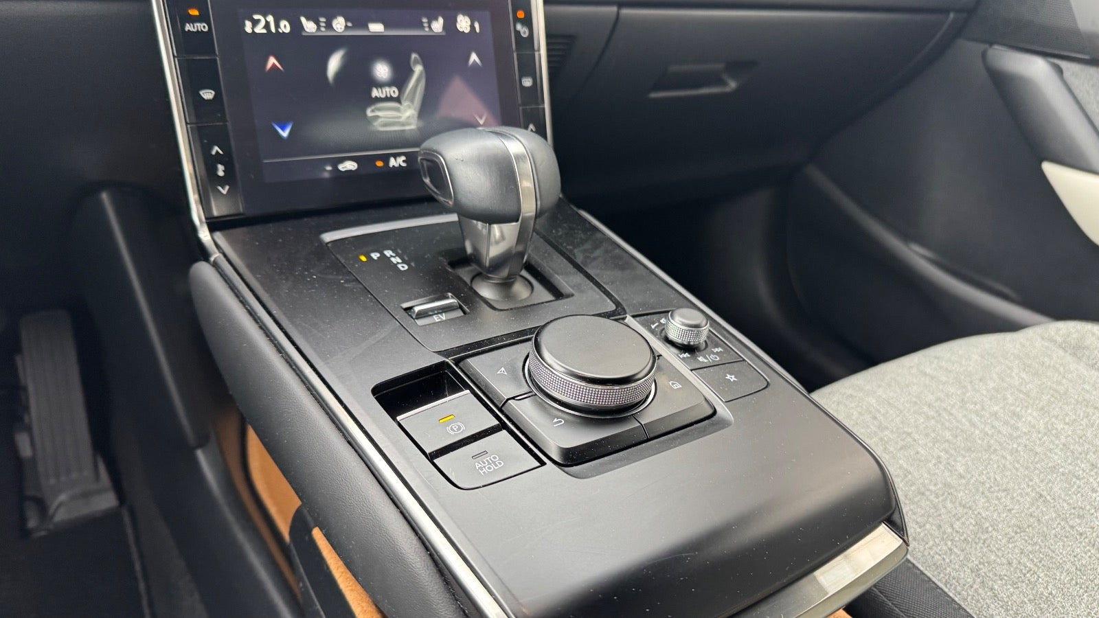 Hvid Mazda MX-30 fra 2023