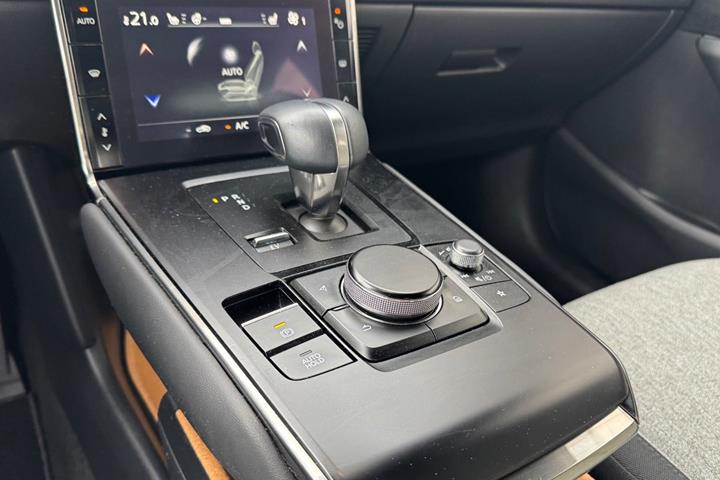 Hvid Mazda MX-30 fra 2023