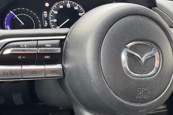 Hvid Mazda MX-30 fra 2023