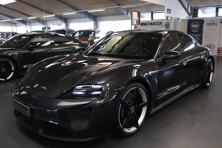 Grå Porsche Taycan Turbo S fra 2020