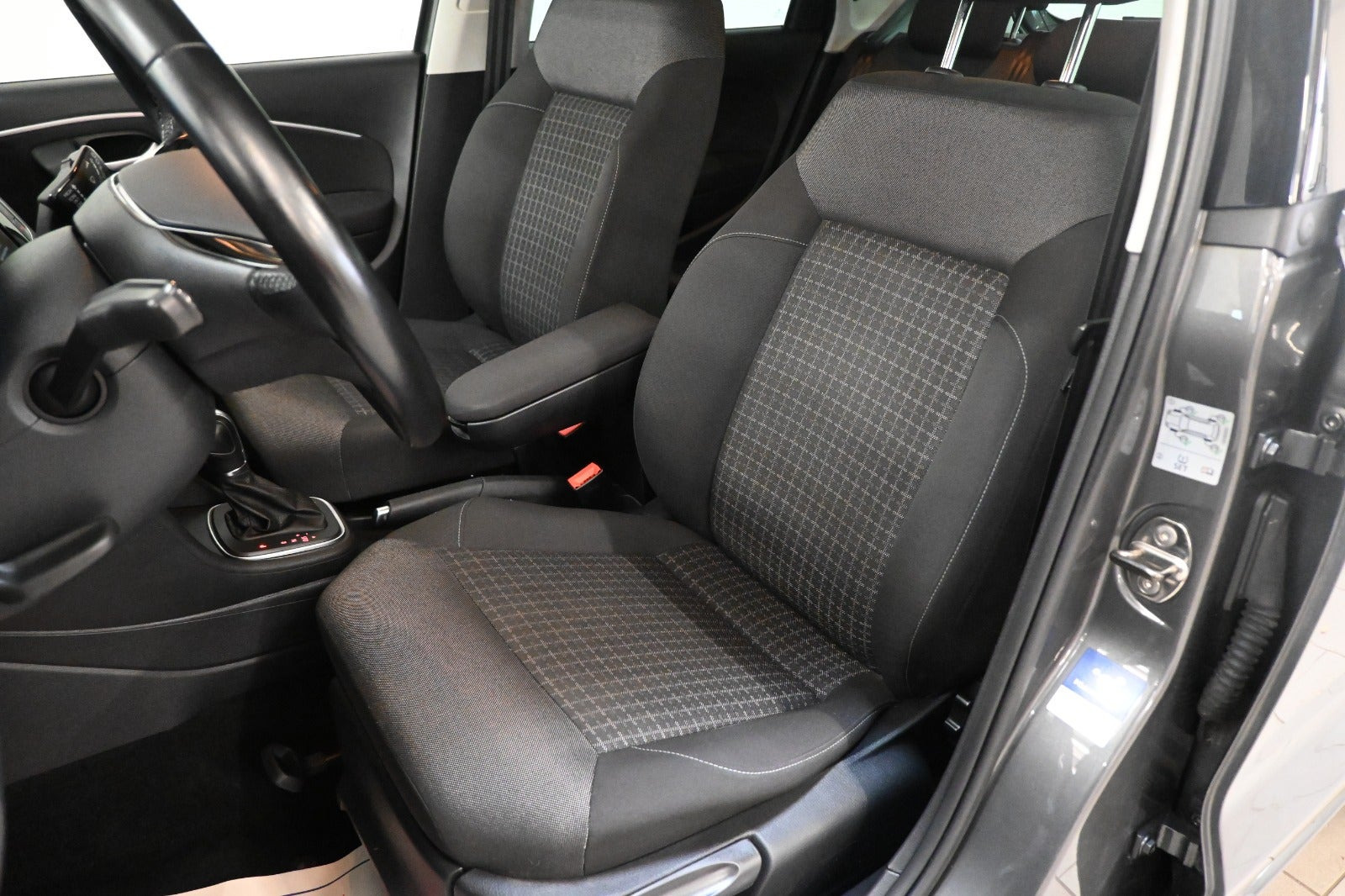 Grå VW Polo fra 2016